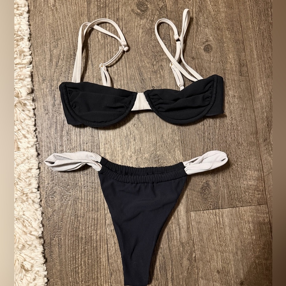 ALOHAS Black Bikini with Discolored White Contrast Straps